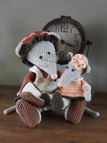 Funny mouse set oma leest voor